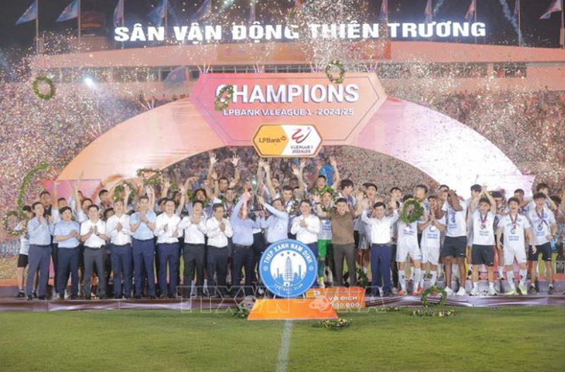 khi-vinh-du-di-kem-ap-luc-nam-dinh-cahn-doi-dien-lich-thi-dau-cang